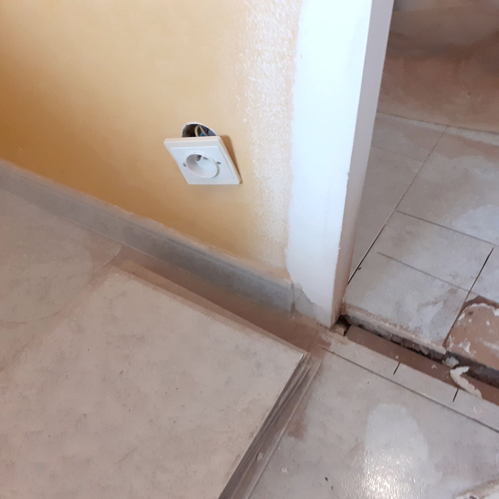 Démolition de cloison et pose de carrelage à Draguignan (Callas)
