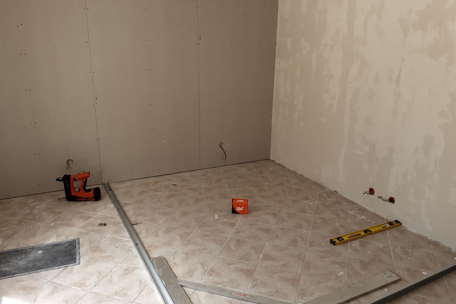 Pose de cloisons pour espace bureau