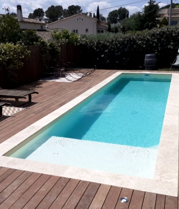 Réalisation d’une terrasse en bois autour d’une piscine à Lorgues (Draguignan)