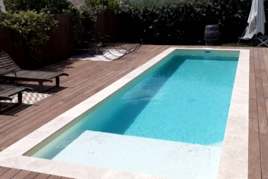 Réalisation d’une terrasse en bois autour d’une piscine à Lorgues (Draguignan)