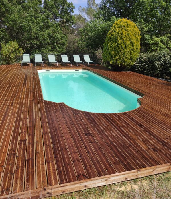 Terrasse en bois de piscine à Entrecasteaux (Lorgues)